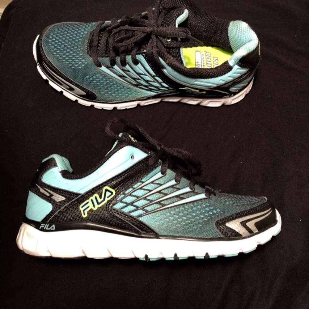 Women's Fila Memory Arizer Size 7.5